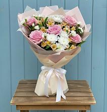 Букет цветов из:  Гвоздики, Орхидеи и Розы #REPLACE_PRED# Некрасовской