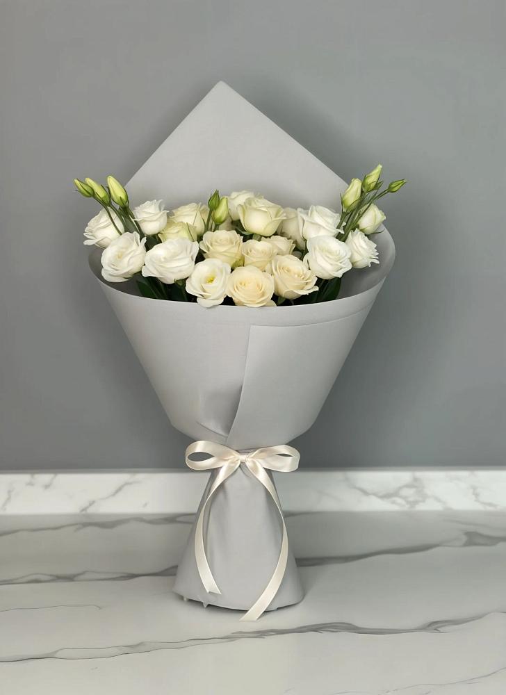 Букет цветов из: Розы и Лизиантусы в Некрасовской