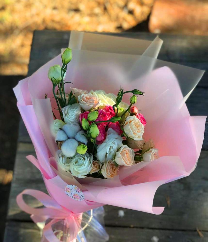 Букет цветов из: Розы и Лизиантусы в Некрасовской