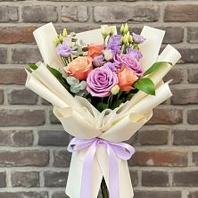 Букет цветов из:  Лизиантусы и Розы в Некрасовской