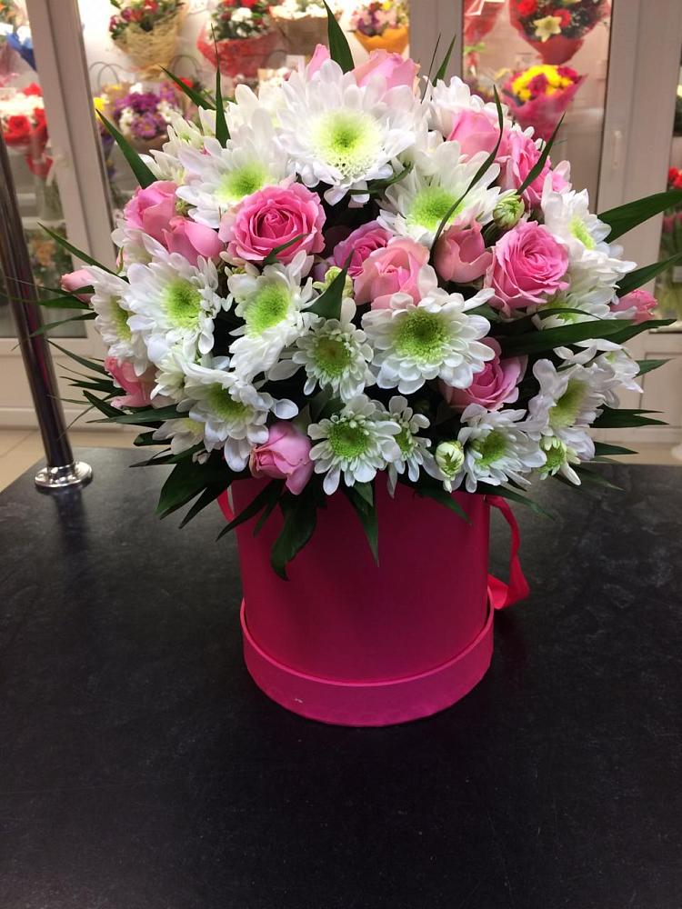 Цветочная композиция из Розы и Хризантемы в шляпной коробке в Некрасовской