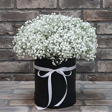 Цветочная композиция из Гипсофила в шляпной коробке в Некрасовской