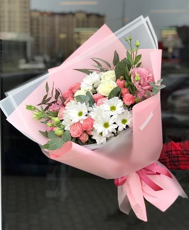 Букет цветов из: Розы, Лизиантусы и Хризантемы в Некрасовской
