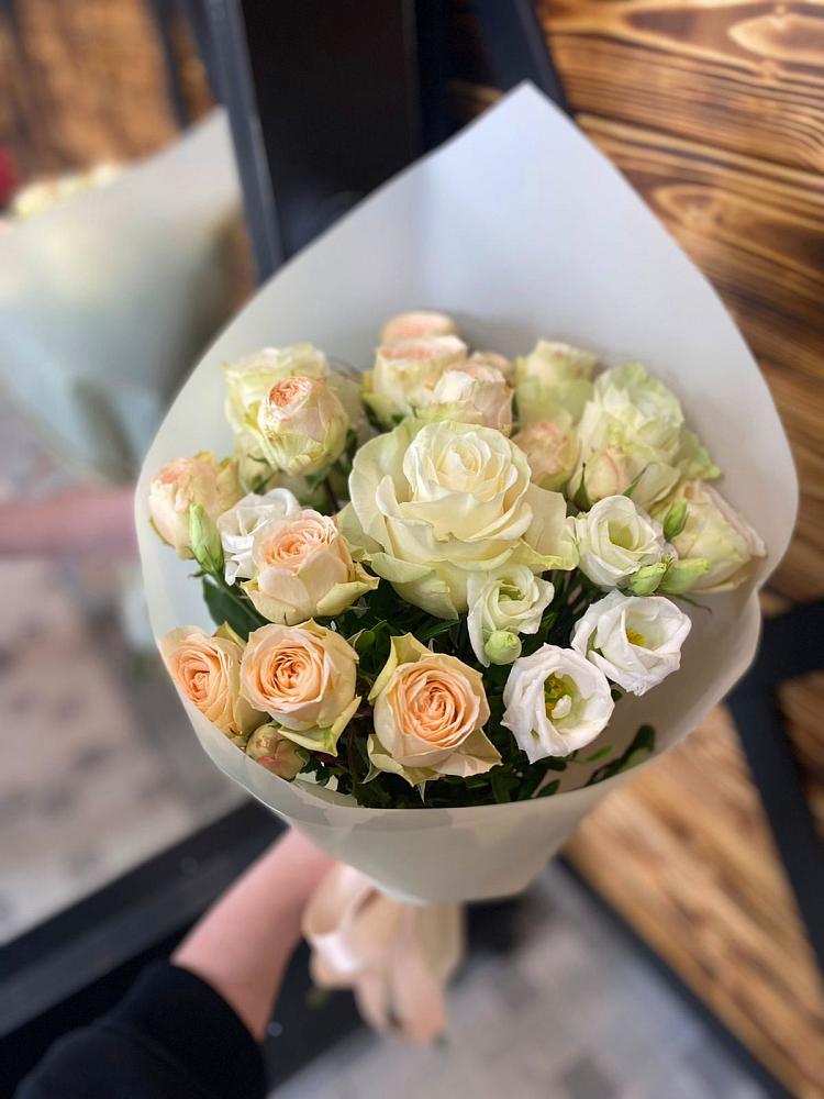 Букет цветов из: Розы и Лизиантусы в Некрасовской